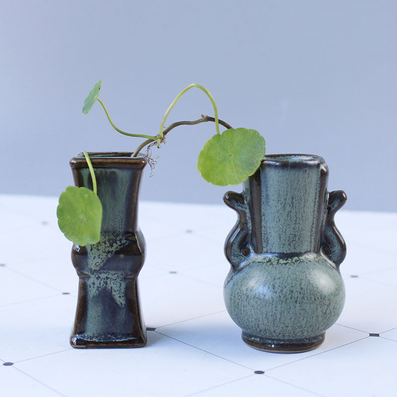 Elegant Ceramic Vase with Artistic Design | Kelmera
