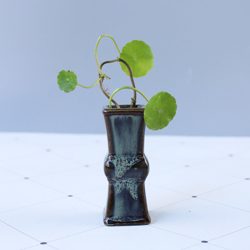 Elegant Ceramic Vase with Artistic Design | Kelmera