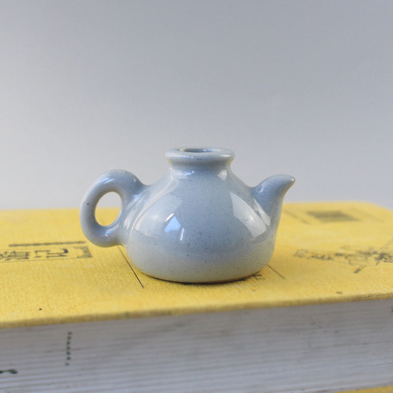 Elegant Ceramic Vase with Artistic Design | Kelmera