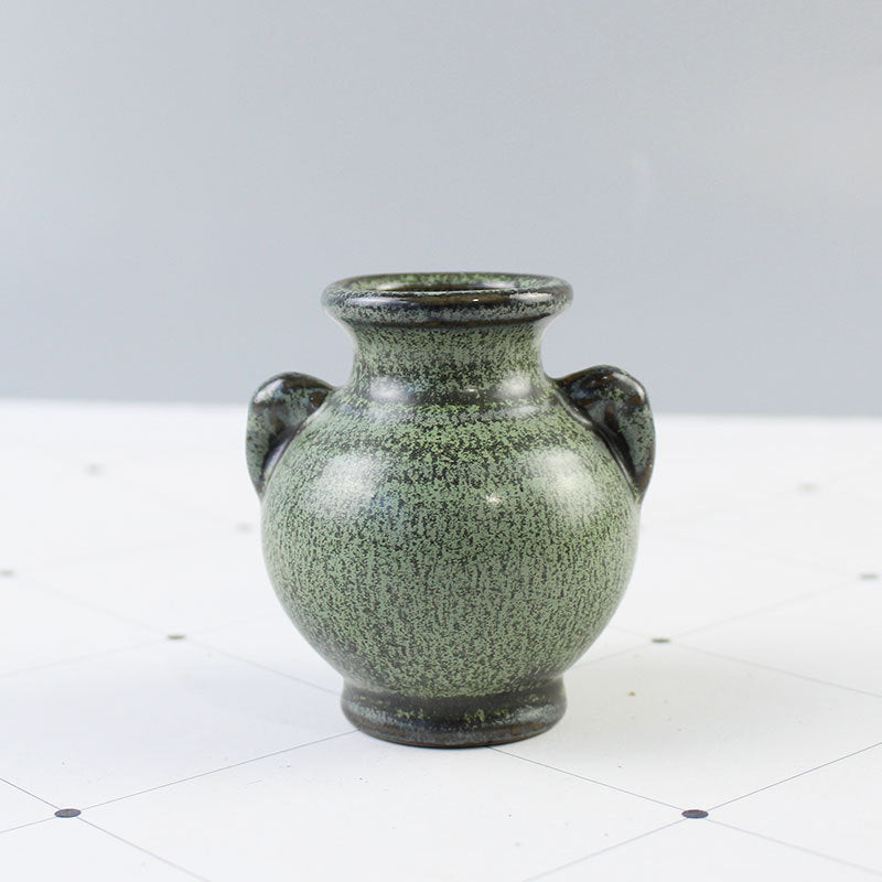 Elegant Ceramic Vase with Artistic Design | Kelmera