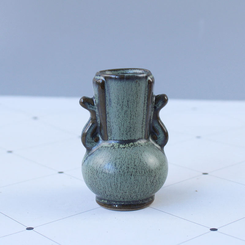 Elegant Ceramic Vase with Artistic Design | Kelmera