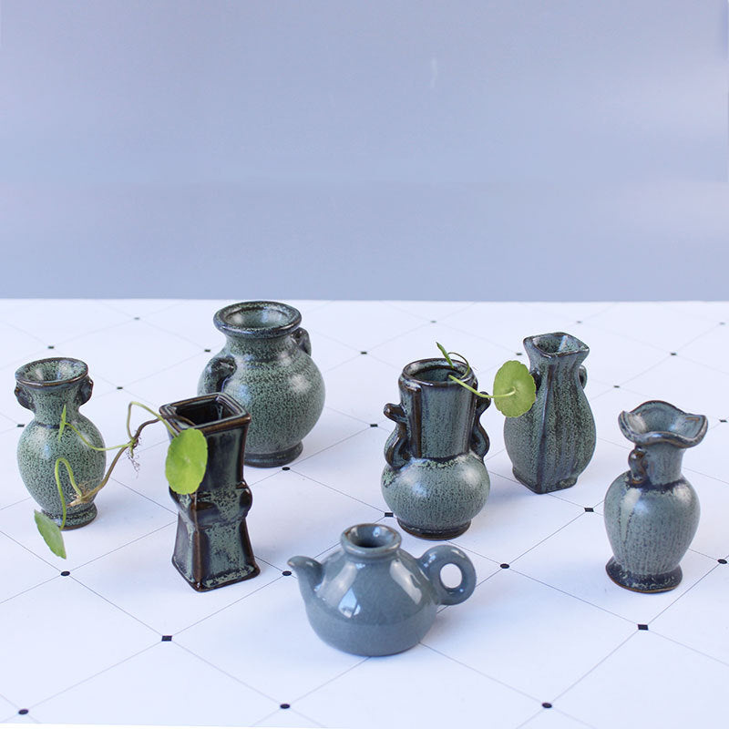 Elegant Ceramic Vase with Artistic Design | Kelmera