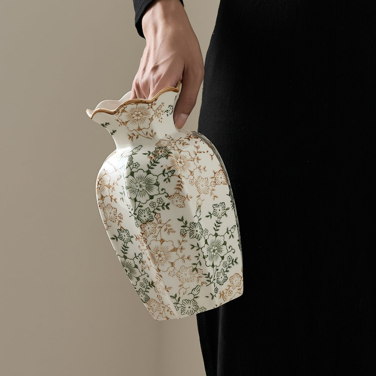 Elegant Ceramic Vase with Floral Pattern | Kelmera