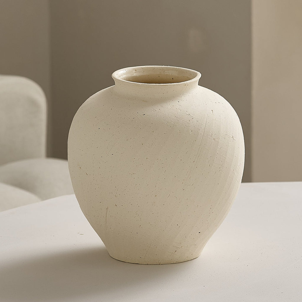 Elegant Ceramic Vase with Organic Shapes | Kelmera