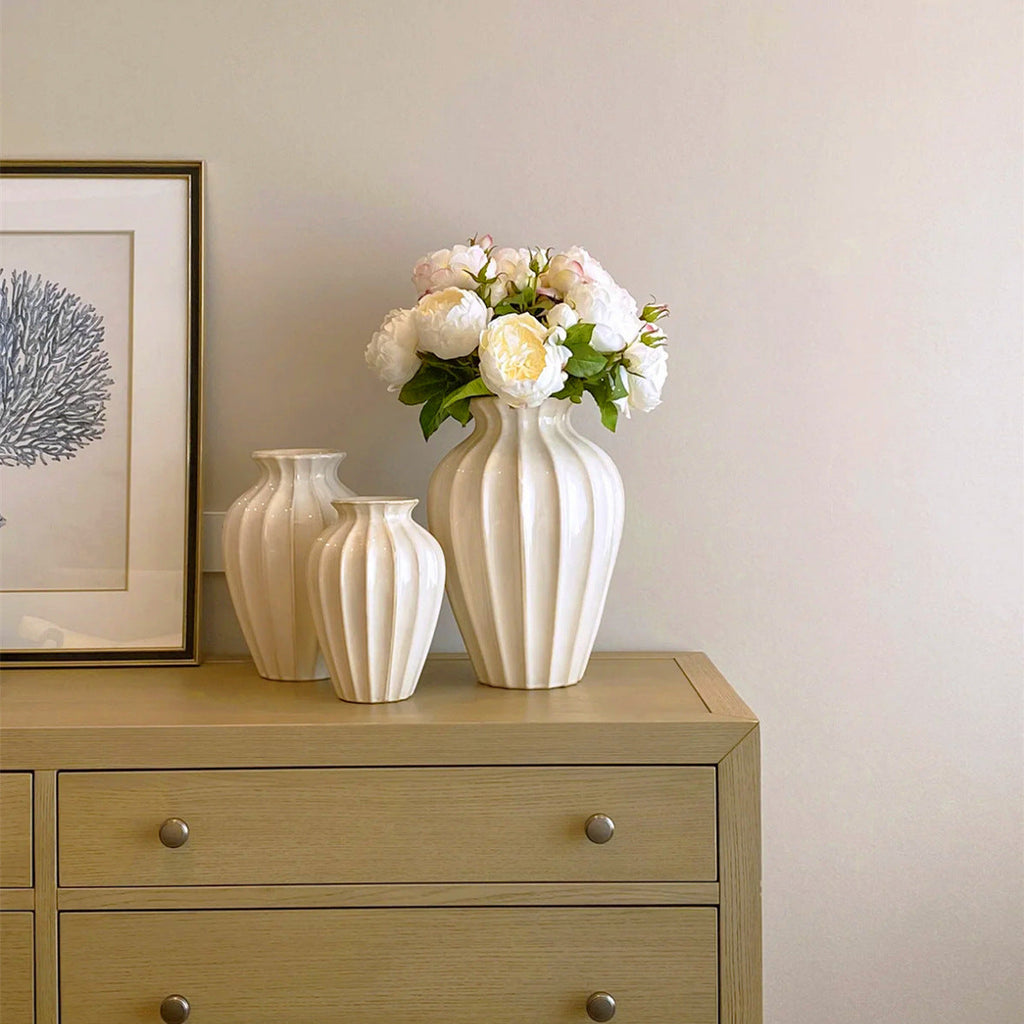 Elegant Ceramic Vase with Ribbed Structure | Kelmera