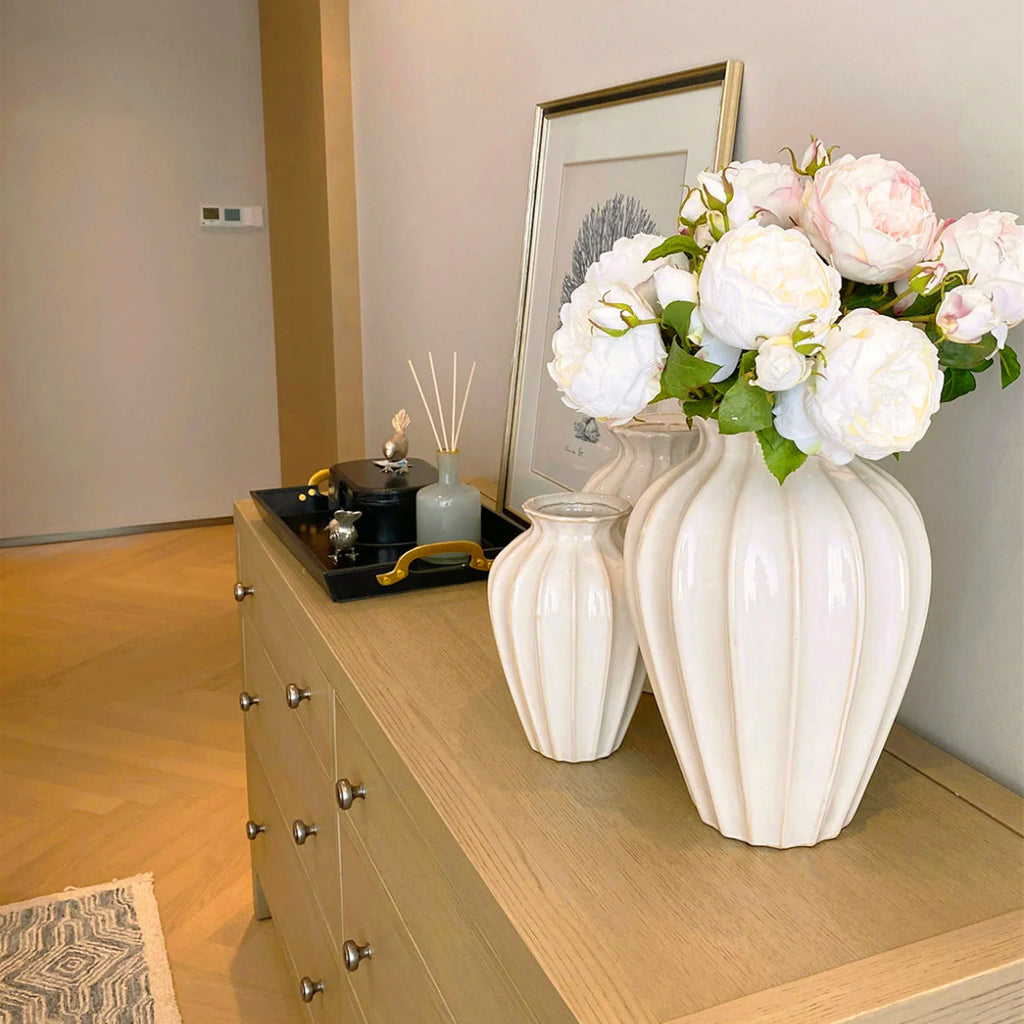 Elegant Ceramic Vase with Ribbed Structure | Kelmera
