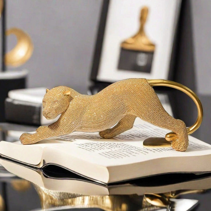 Elegant Decorative Figure of a Panther | Kelmera