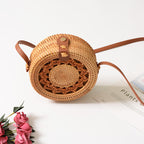 Elegant Round Handbag made of Woven Rattan | Kelmera