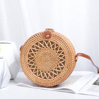 Elegant Round Handbag made of Woven Rattan | Kelmera