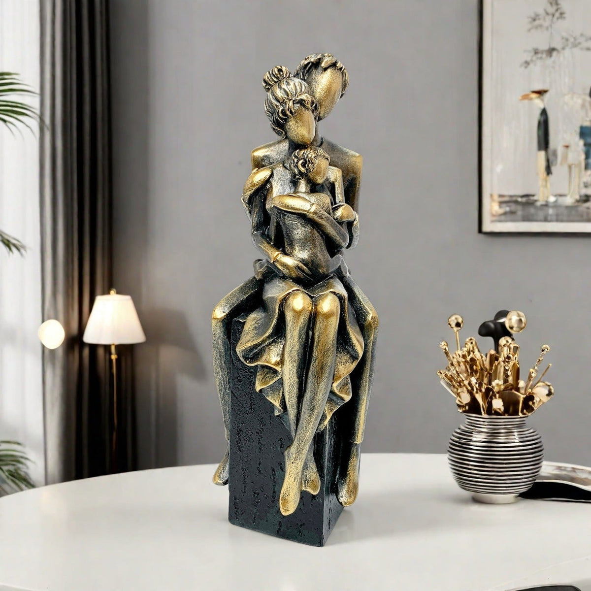Elegant Sculpture of a Romantic Couple | Kelmera