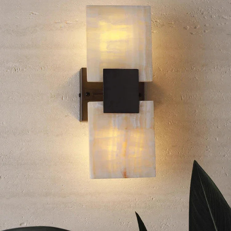 Embelta Wall Lamp