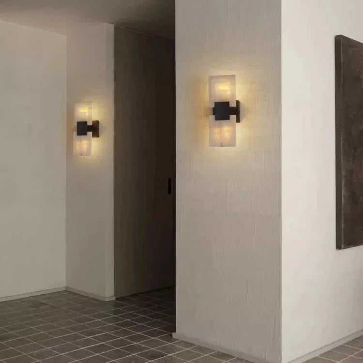 Embelta Wall Lamp