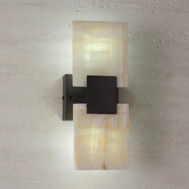 Embelta Wall Lamp