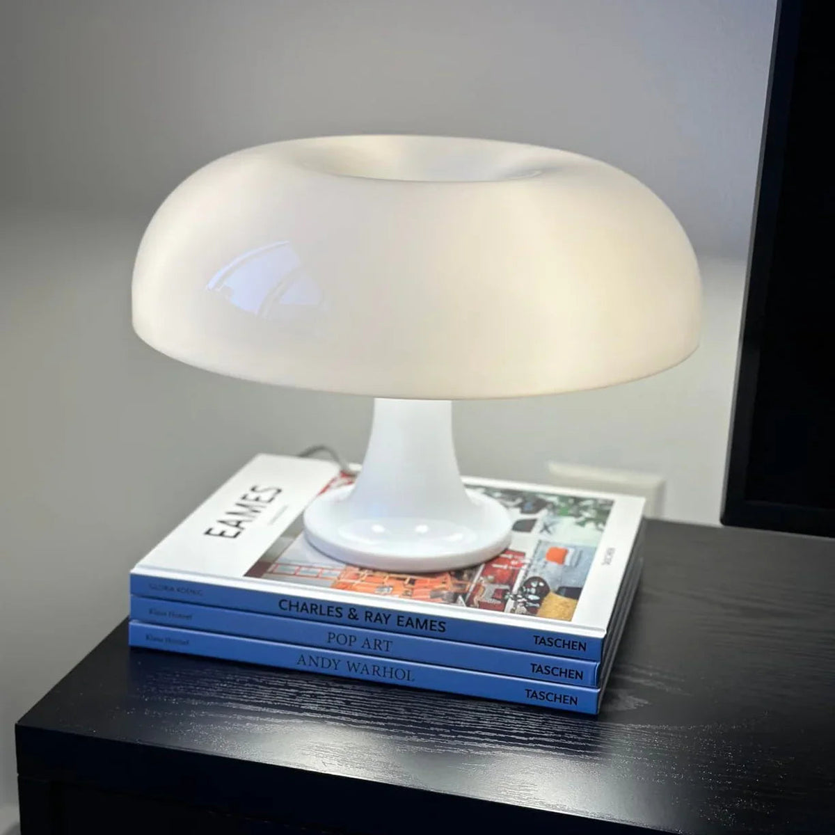 Frynyra Table Lamp