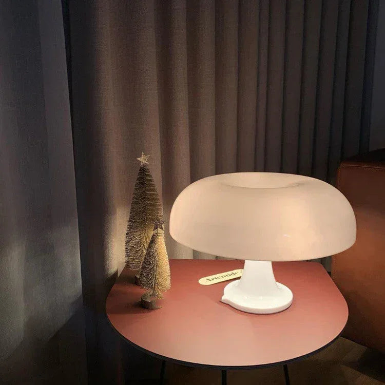 Frynyra Table Lamp