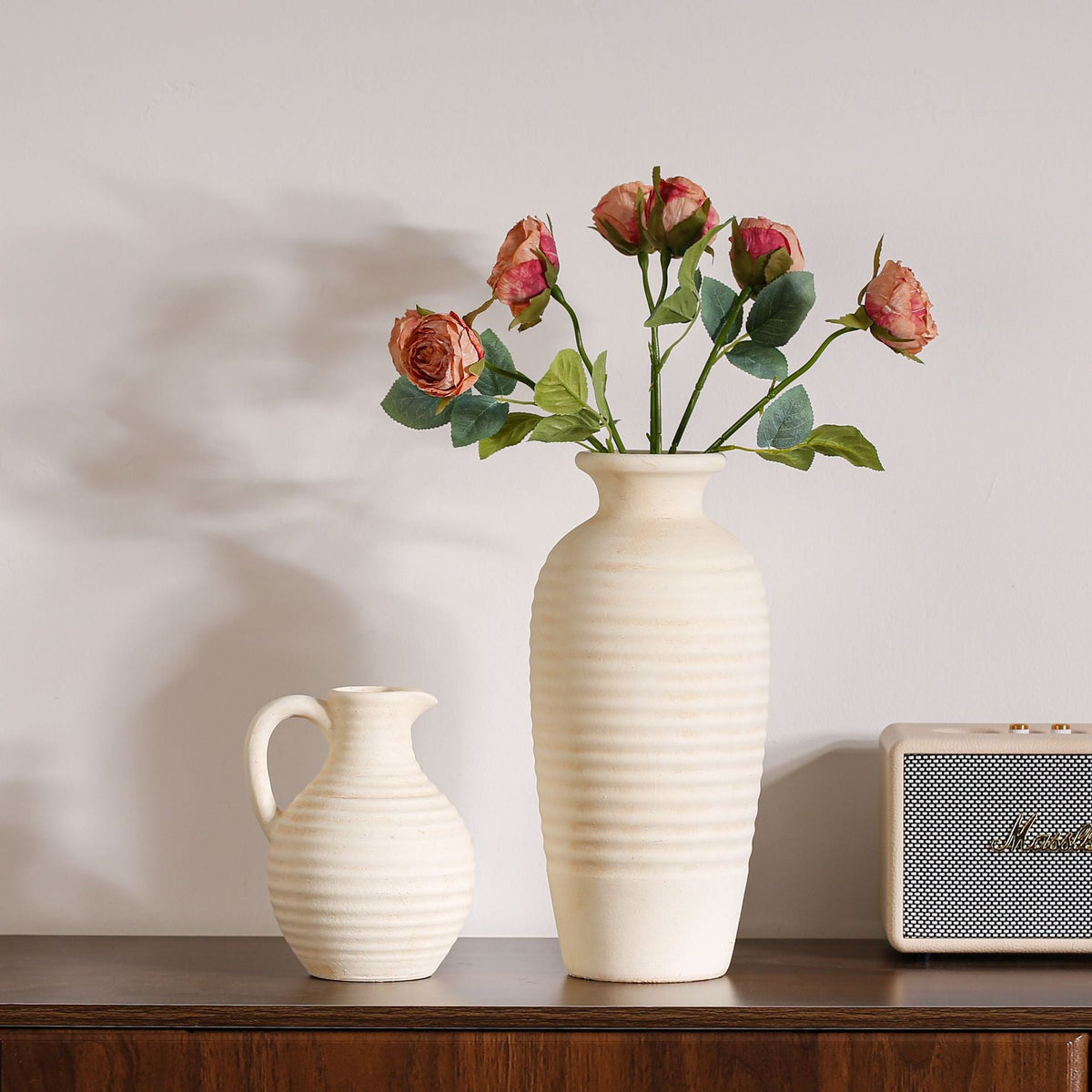 Handcrafted Ceramic Vase with Ribbed Structure | Kelmera