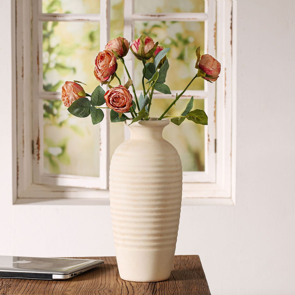 Handcrafted Ceramic Vase with Ribbed Structure | Kelmera