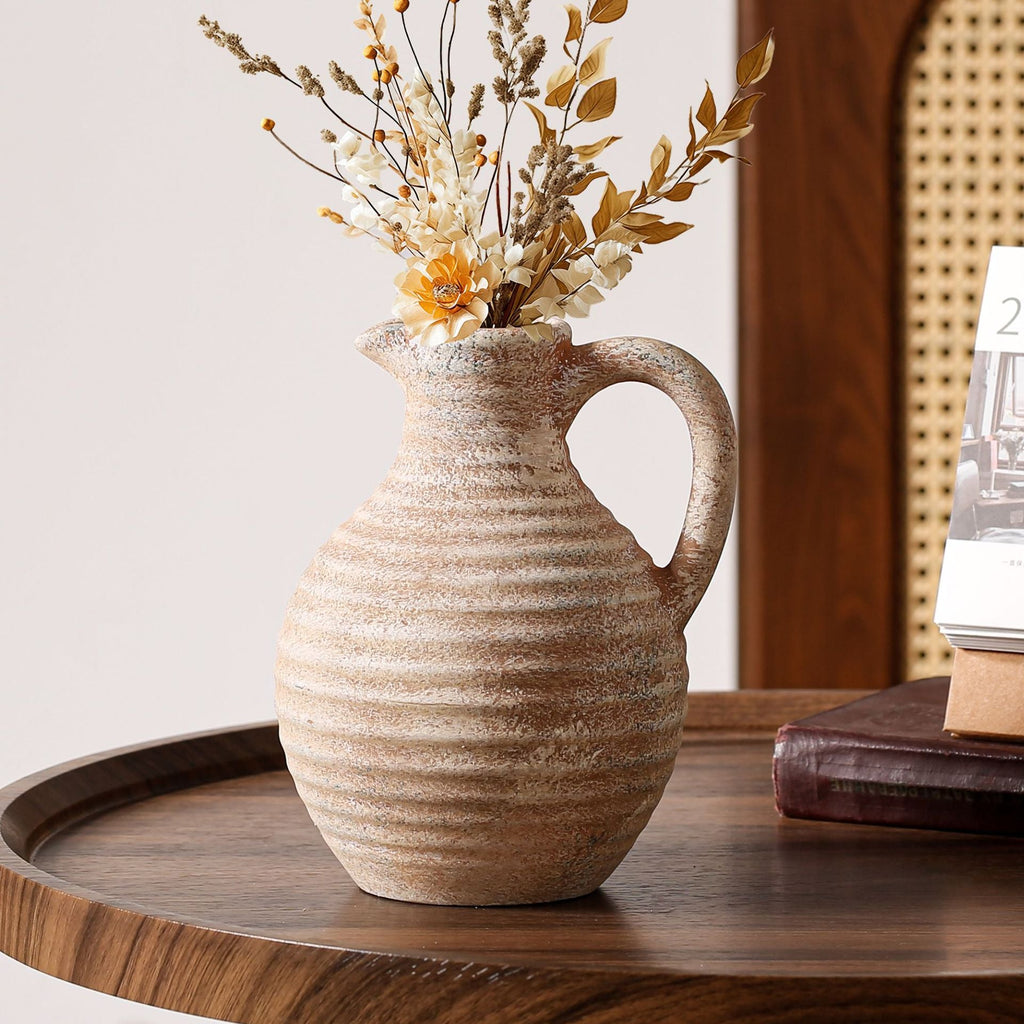 Handcrafted Ceramic Vase with Ribbed Structure | Kelmera