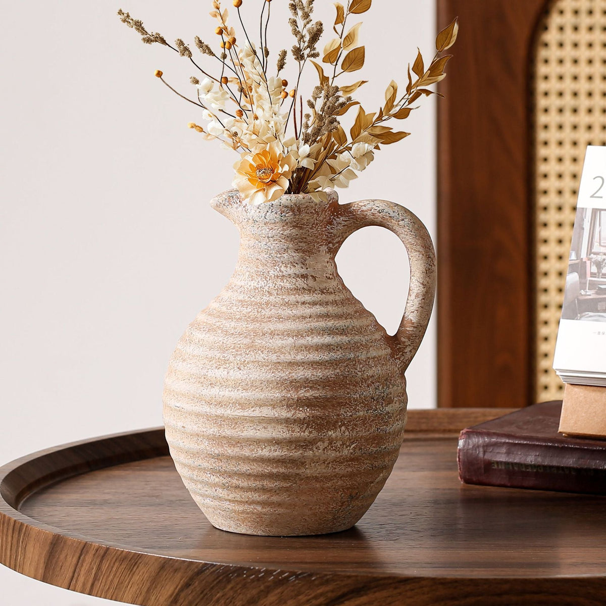 Handcrafted Ceramic Vase with Ribbed Structure | Kelmera