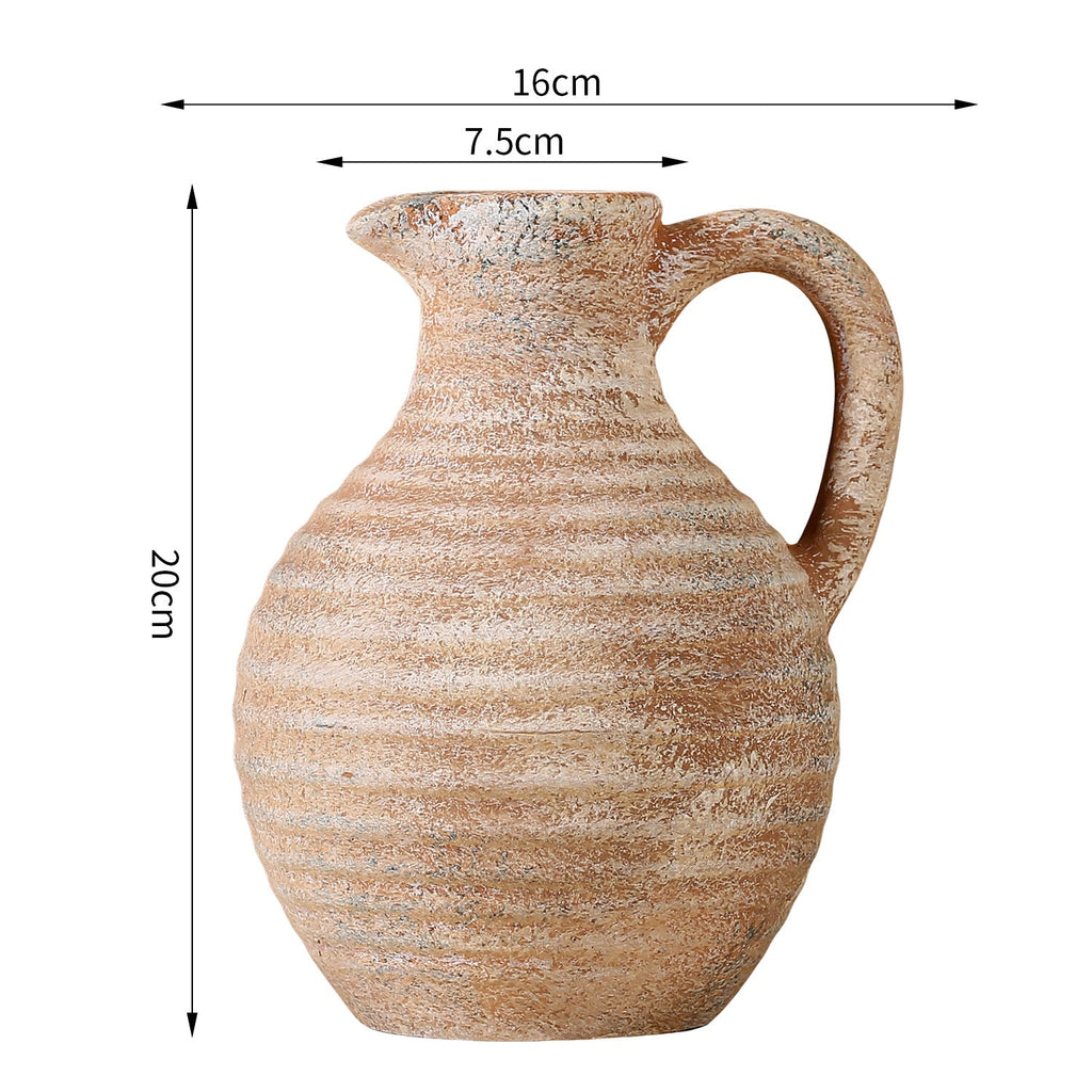 Handcrafted Ceramic Vase with Ribbed Structure | Kelmera