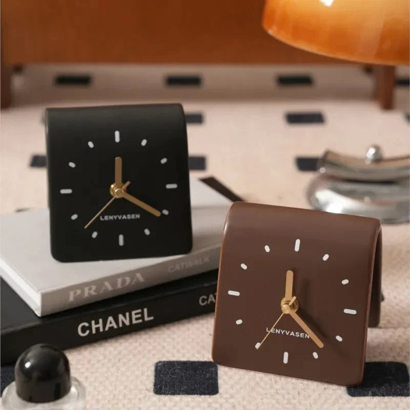 Harndyra Desk Clock
