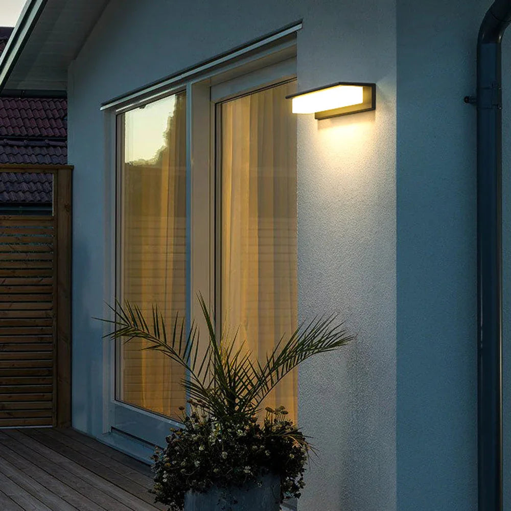 Jalbeda Solar Outdoor Wall Lamp