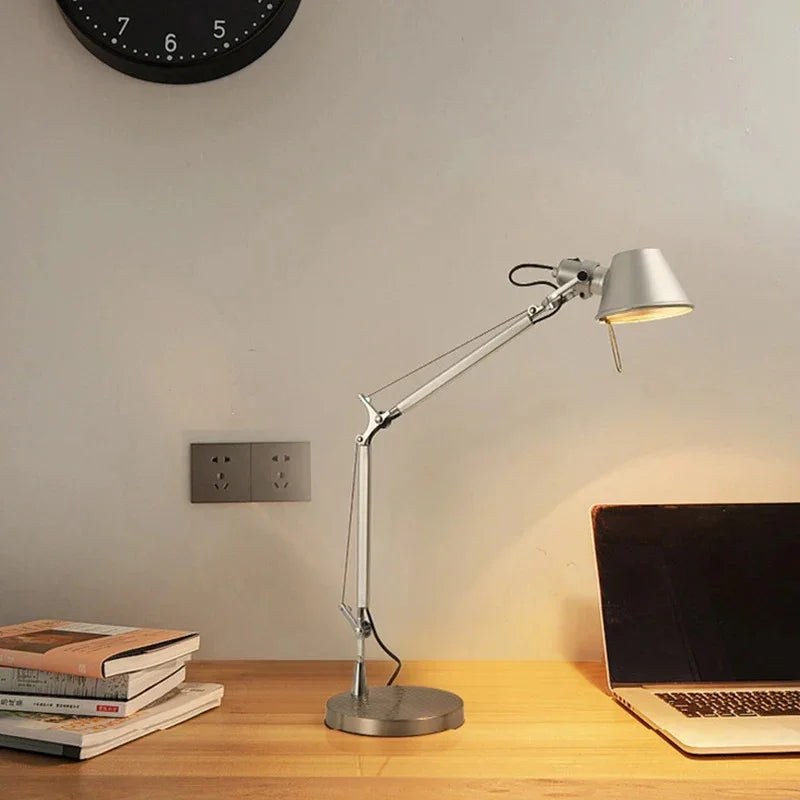 Jorndunda Table Lamp