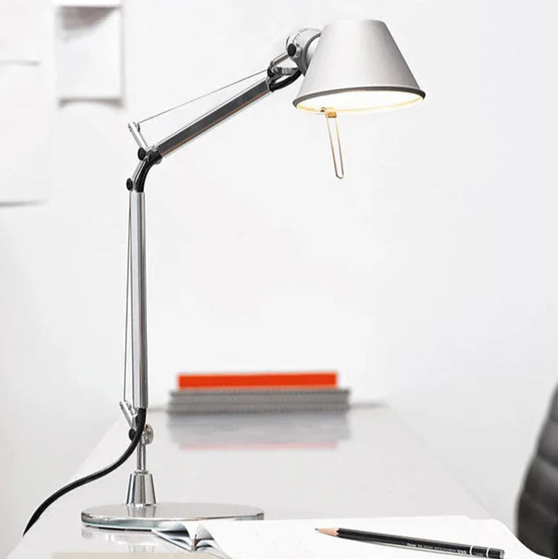 Jorndunda Table Lamp