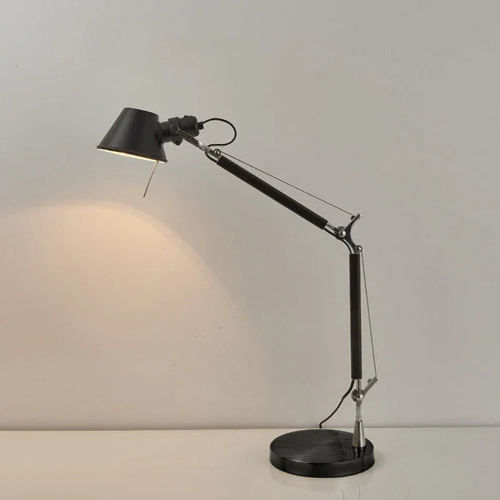Jorndunda Table Lamp