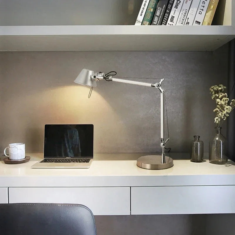 Jorndunda Table Lamp
