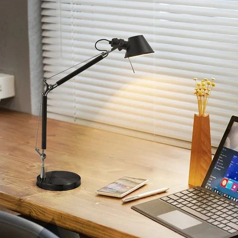 Jorndunda Table Lamp