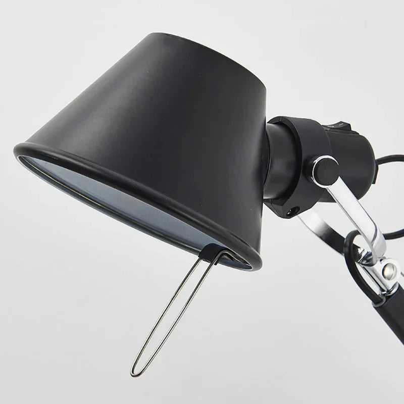 Jorndunda Table Lamp