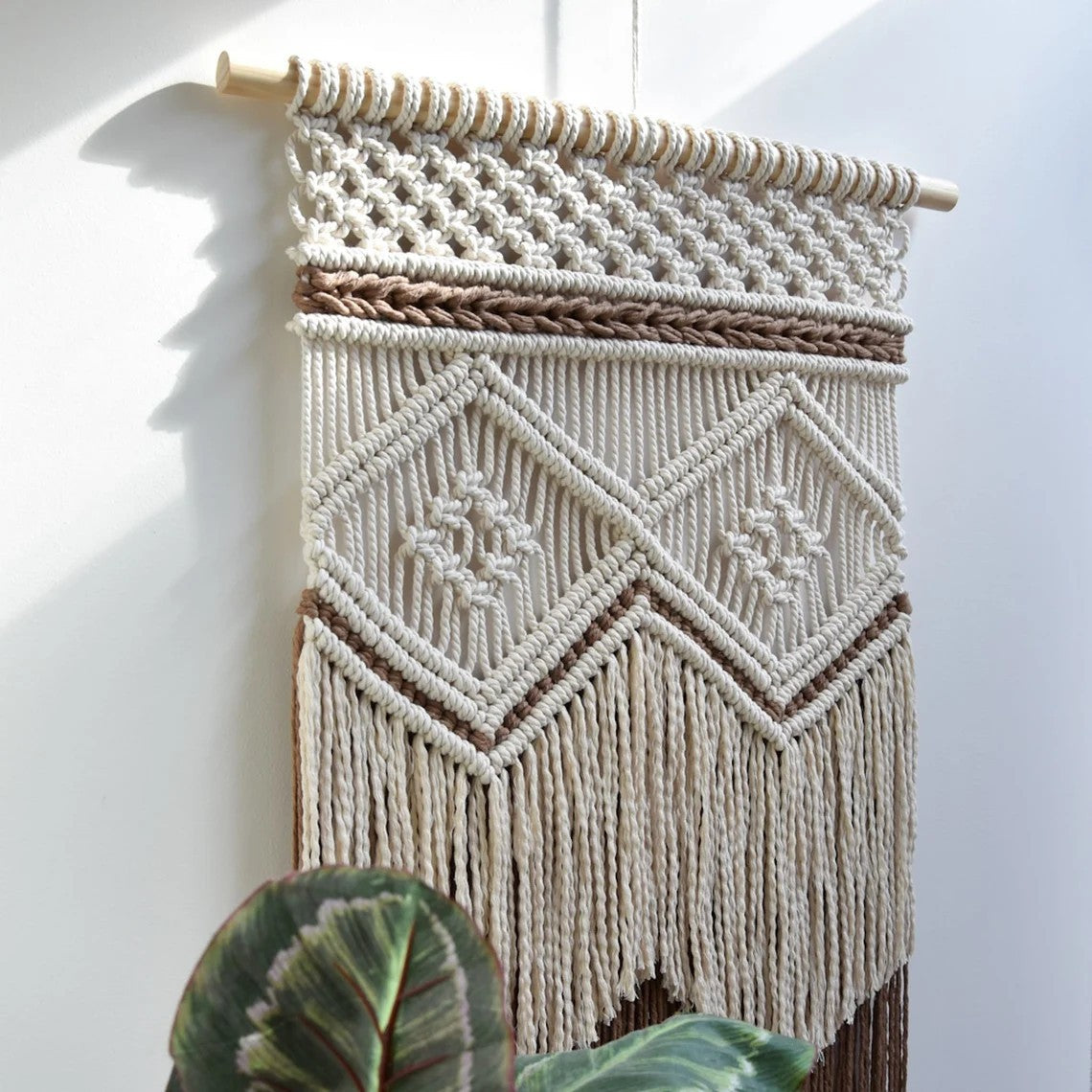Macrame Wall Decoration with Creative Fringes | Kelmera