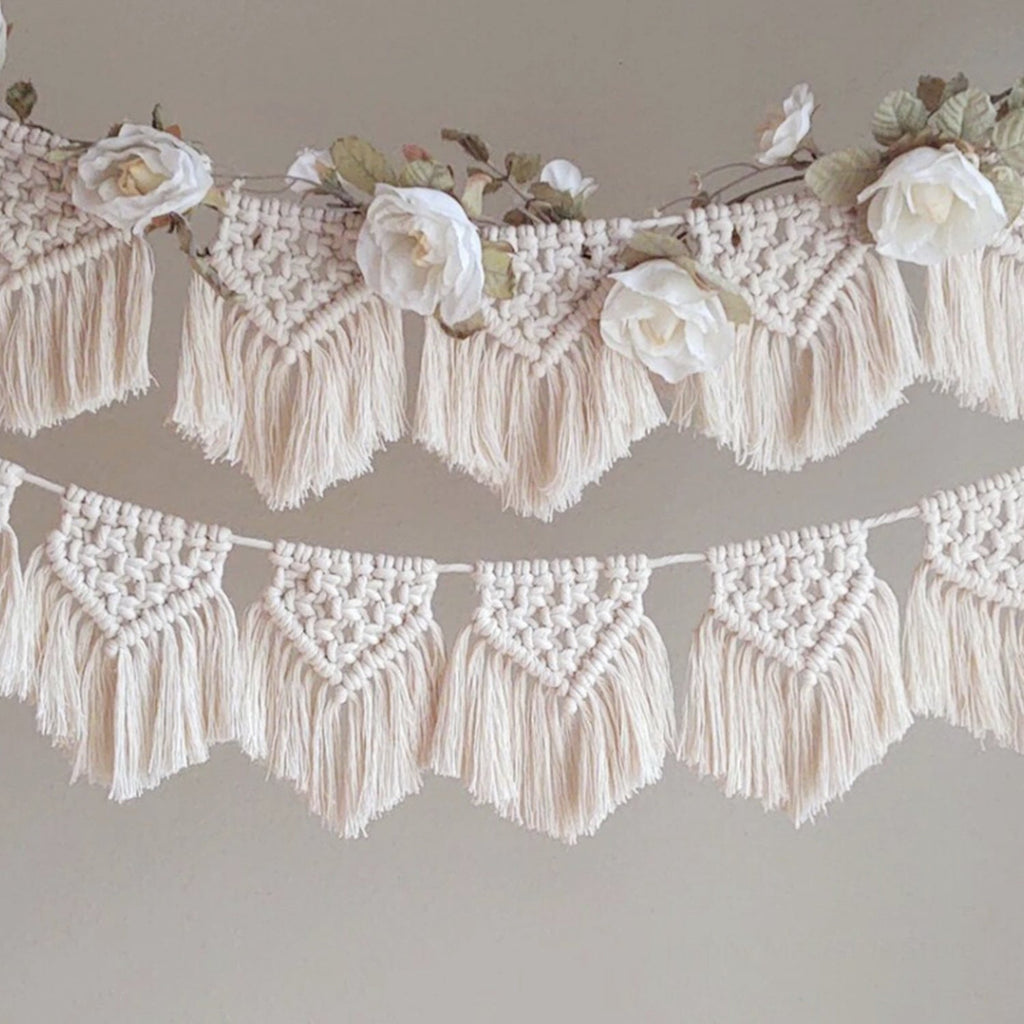Macrame Wall Decoration with Intricate Fringe | Kelmera