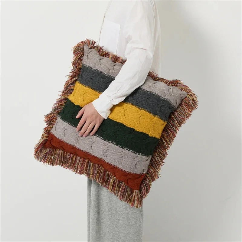 Nelrando Cushion