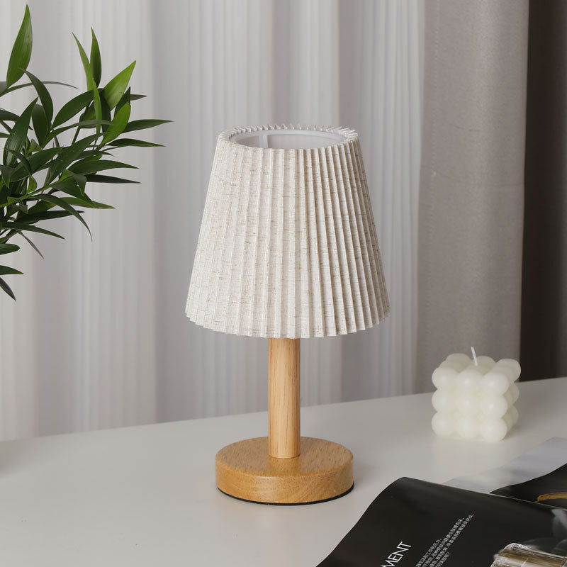 Nordic Minimalist Table Lamp made of Solid Oak with Pleated Fabric Shade | Kelmera