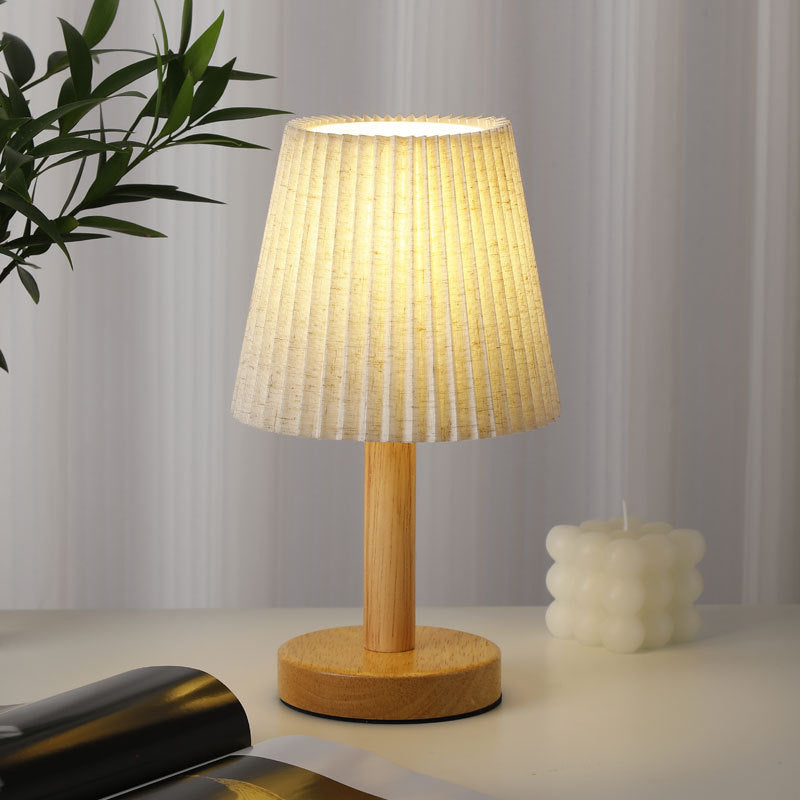 Nordic Minimalist Table Lamp made of Solid Oak with Pleated Fabric Shade | Kelmera
