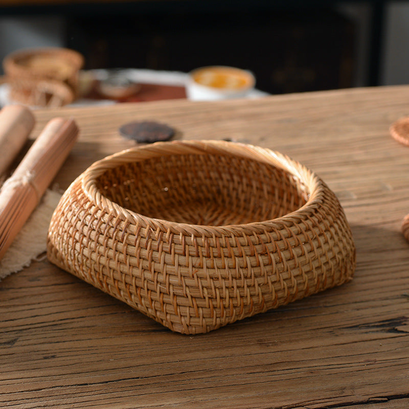 Oval Basket made of Woven Material | Kelmera