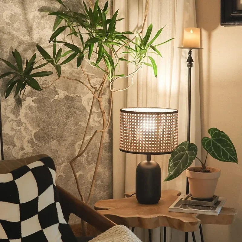 Pelstarno Table Lamp
