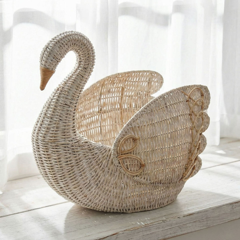 Playful Laundry Basket in the Shape of a Swan | Kelmera