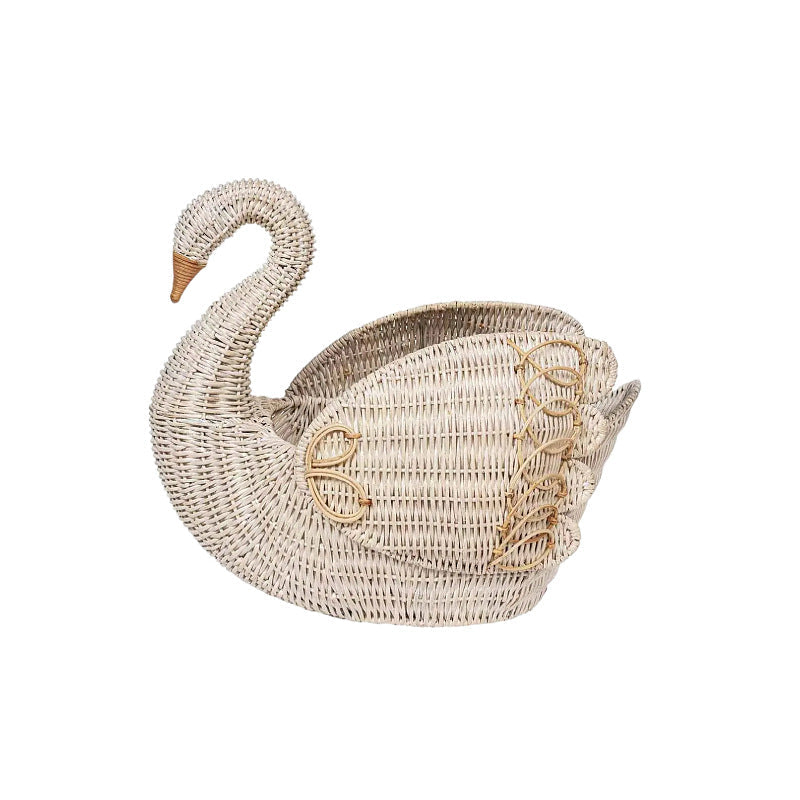Playful Laundry Basket in the Shape of a Swan | Kelmera