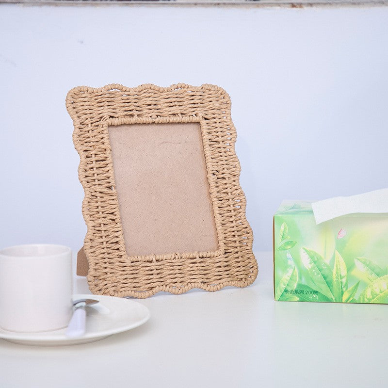 Playful Picture Frame in Rattan Style | Kelmera