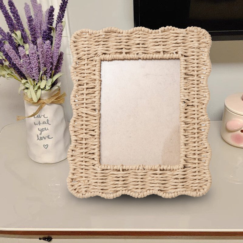 Playful Picture Frame in Rattan Style | Kelmera