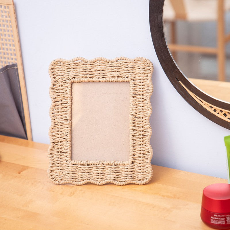 Playful Picture Frame in Rattan Style | Kelmera