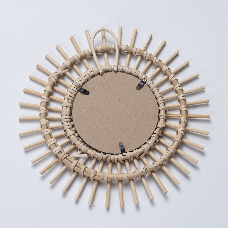 Playful Wall Mirror made of Rattan | Kelmera