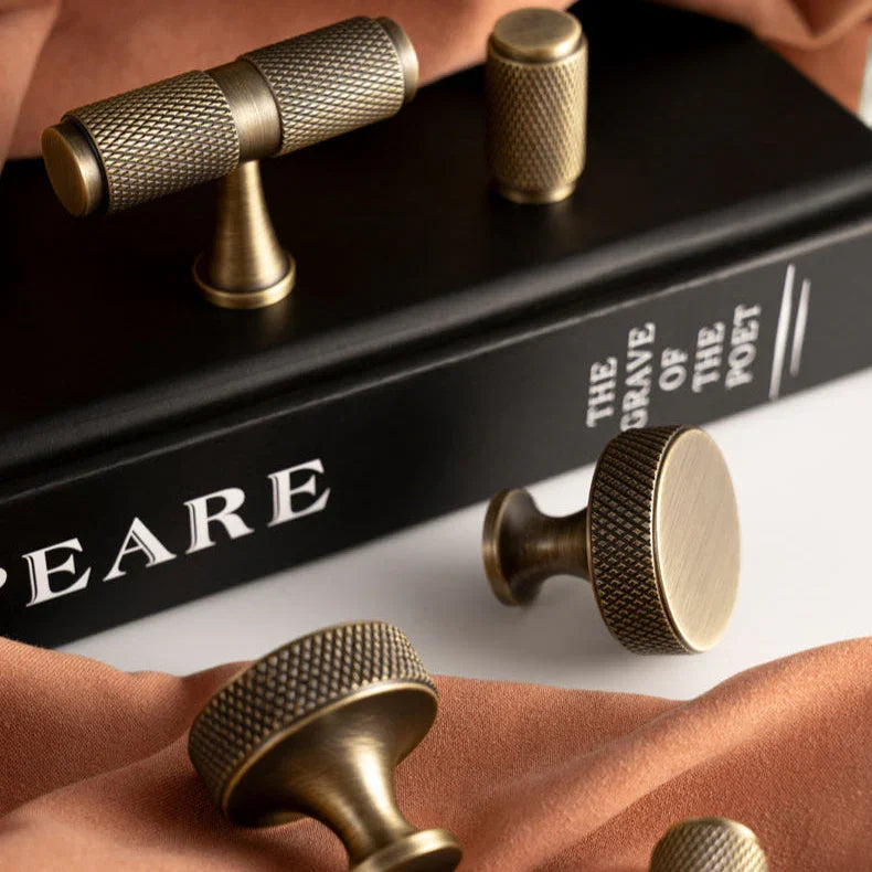 Quintara Handles and Knobs