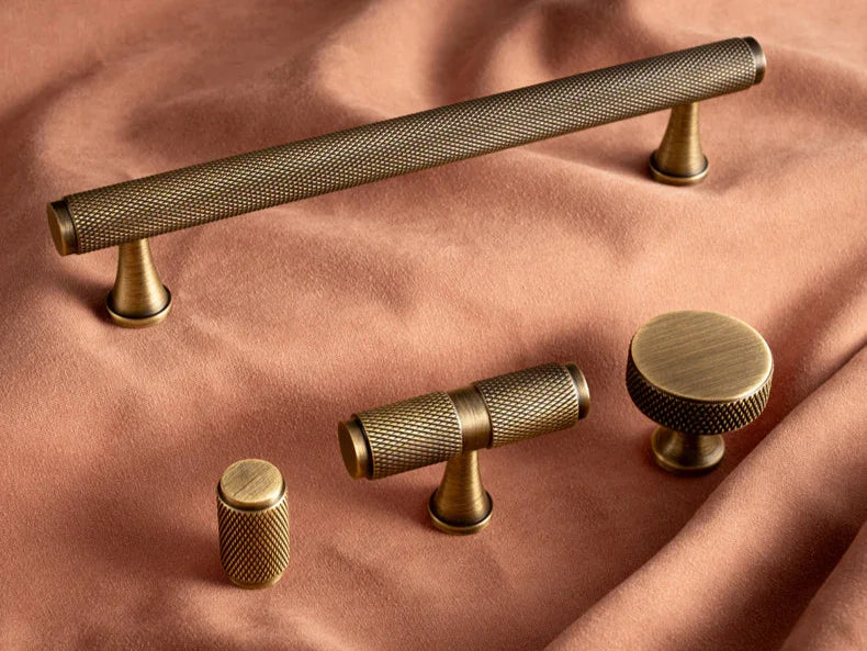 Quintara Handles and Knobs