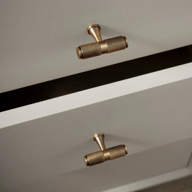 Quintara Handles and Knobs