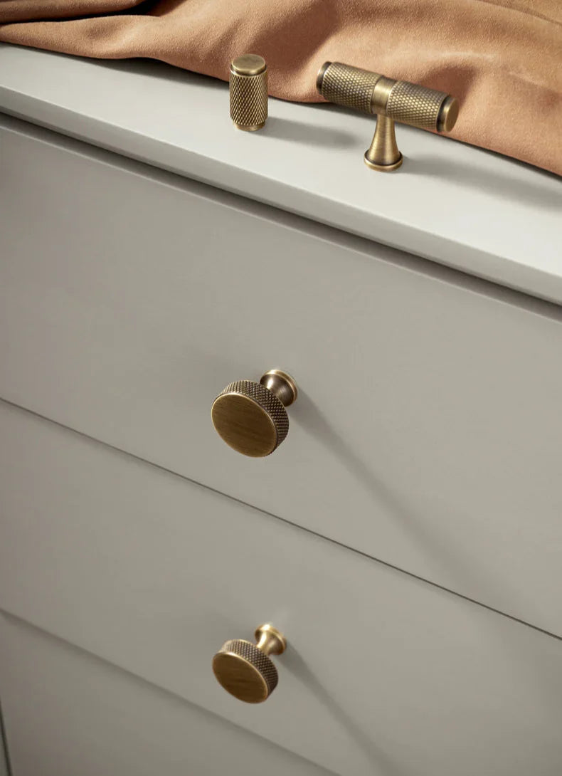 Quintara Handles and Knobs