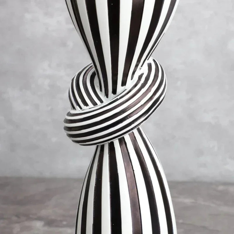 Quinvorra Striped Candle Holder